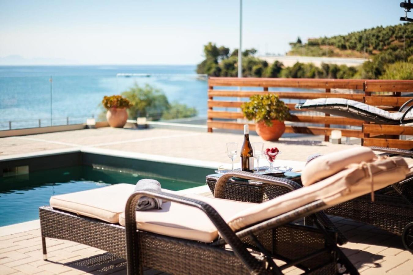 Seaside Summer Bliss - Aurora Luxury Pool Paradise Petalídhion 외부 사진