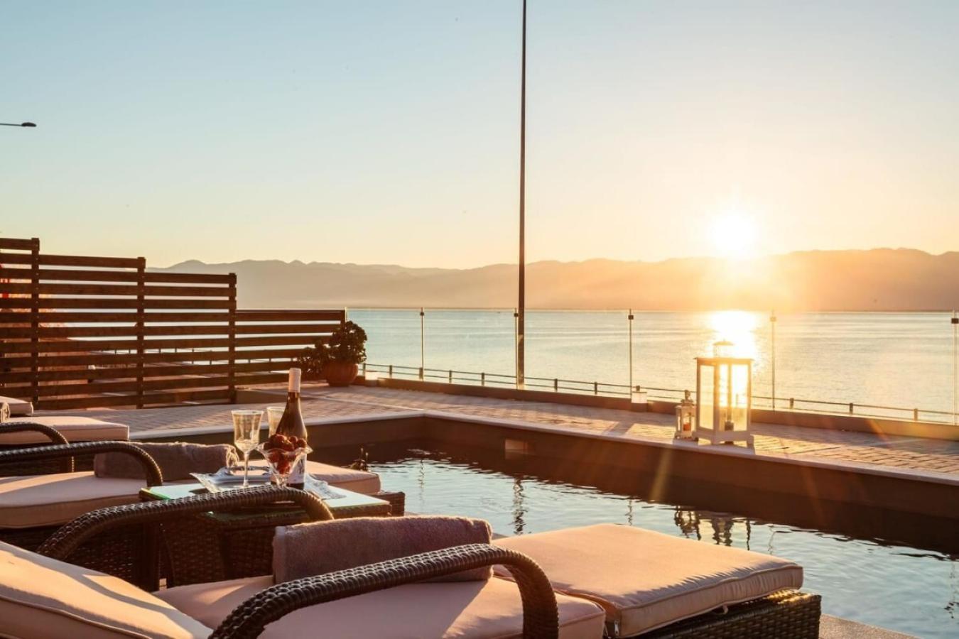 Seaside Summer Bliss - Aurora Luxury Pool Paradise Petalídhion 외부 사진