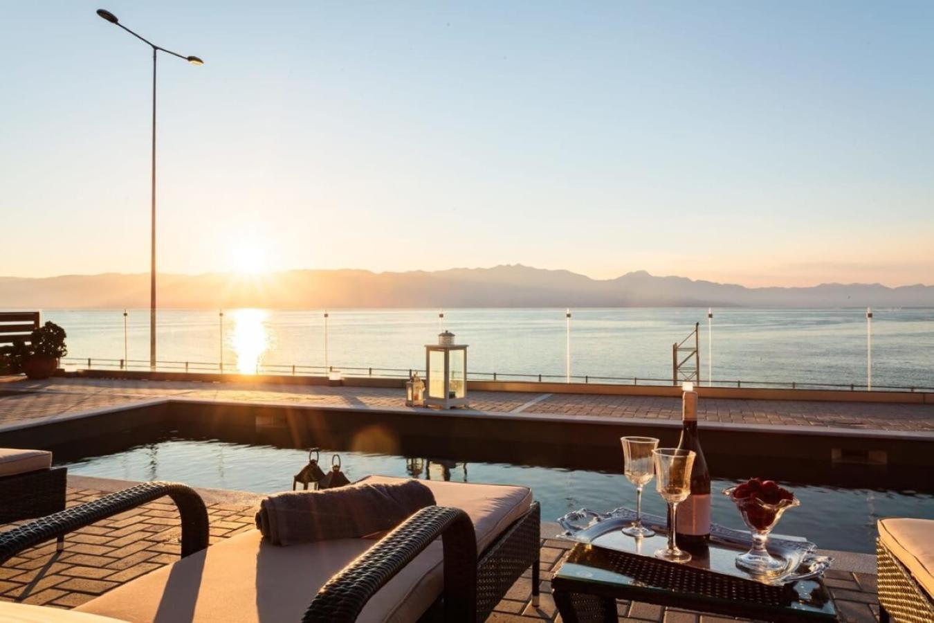 Seaside Summer Bliss - Aurora Luxury Pool Paradise Petalídhion 외부 사진